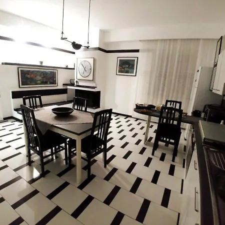 Greco: Moderno Di 150mq Apartment *
